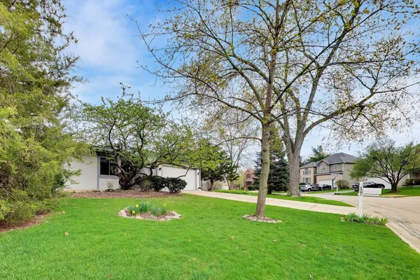 $609,000 | 6501 Raintree Court, Lisle, IL 60532