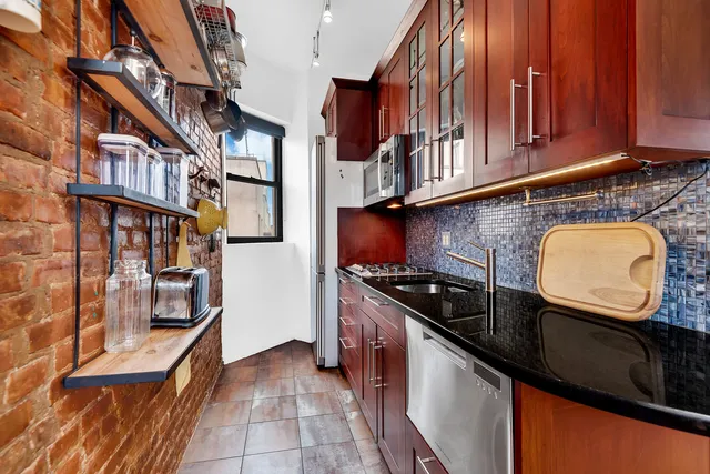 $929,000 | 613 East 6th Street, Unit 5C | East Village