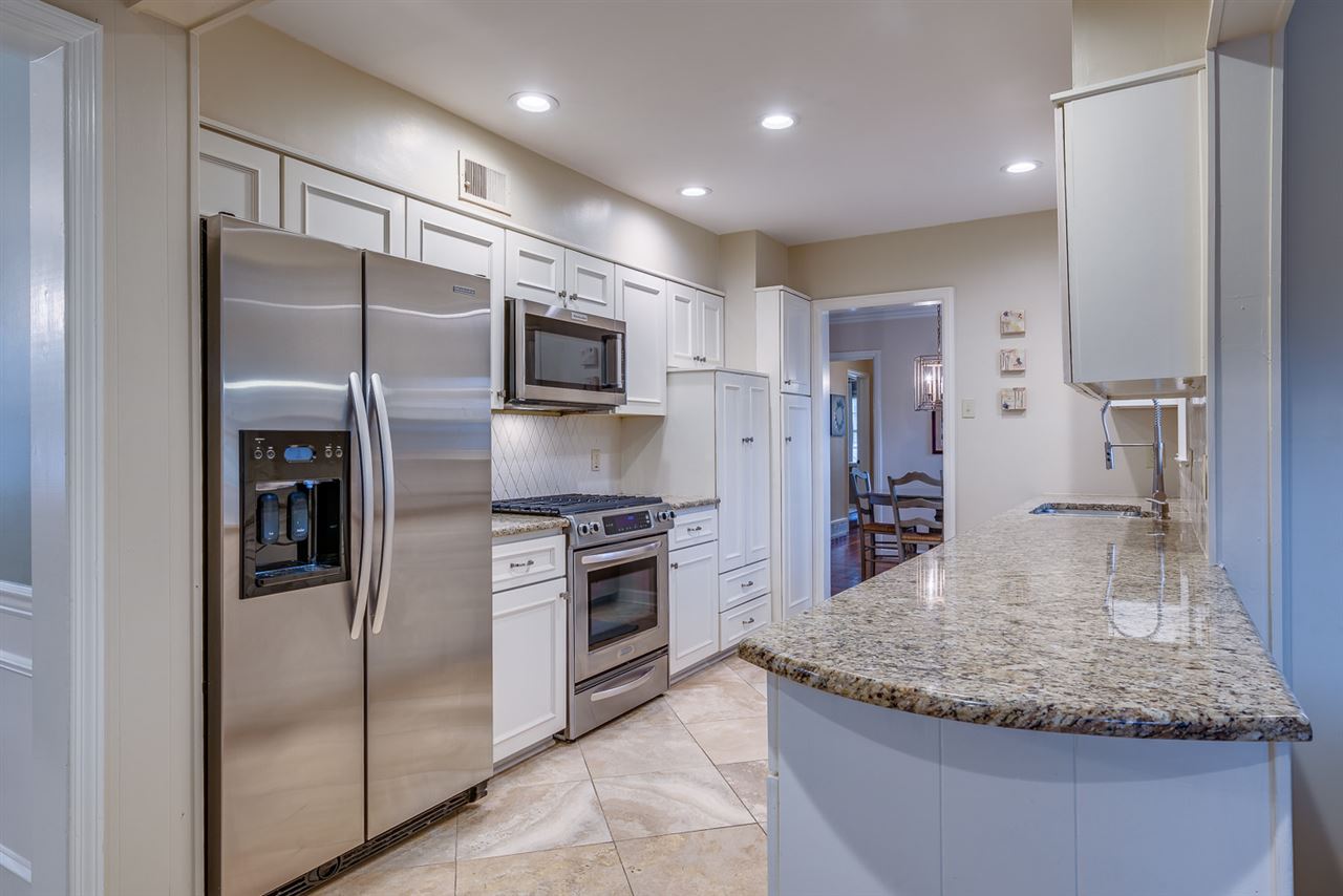 4684 Sequoia Road Memphis, TN 38117 - Photo 8 of 21
