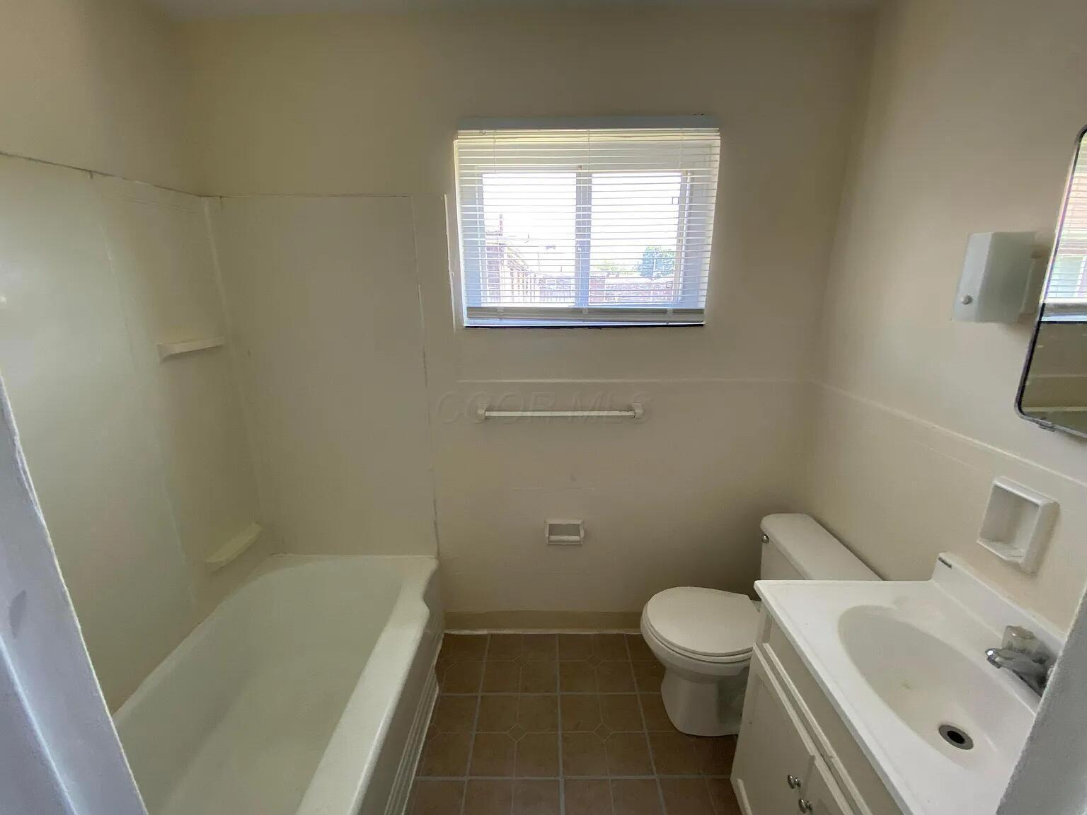 73 North Hampton Road, Unit B Columbus, OH 43213 - Photo 9 of 11 Pic 4
