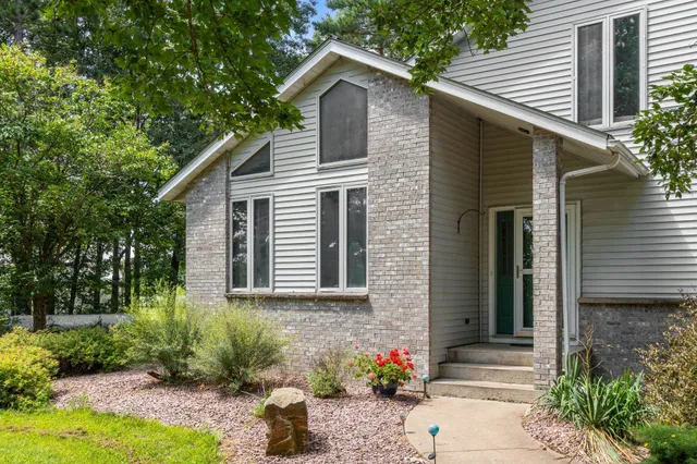 $599,900 | N6215 3rd Drive, Plainfield, WI 54966