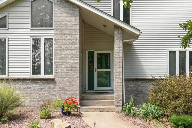 $599,900 | N6215 3rd Drive, Plainfield, WI 54966