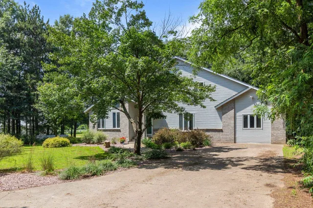 $599,900 | N6215 3rd Drive, Plainfield, WI 54966