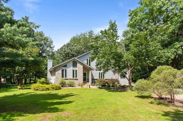 $599,900 | N6215 3rd Drive, Plainfield, WI 54966