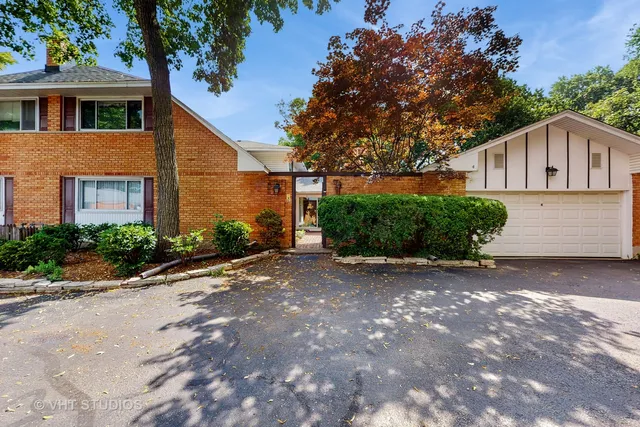 $389,000 | 4 Eton On Oxford Street, Rolling Meadows, IL 60008