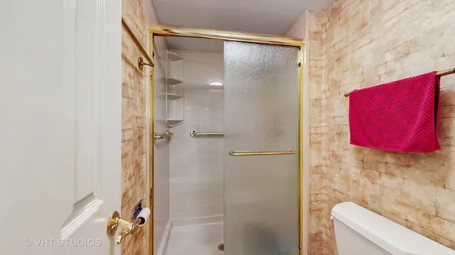 $389,000 | 4 Eton On Oxford Street, Rolling Meadows, IL 60008