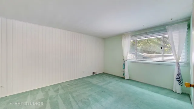 $389,000 | 4 Eton On Oxford Street, Rolling Meadows, IL 60008