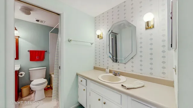 $389,000 | 4 Eton On Oxford Street, Rolling Meadows, IL 60008