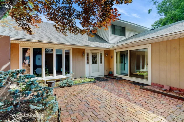 $389,000 | 4 Eton On Oxford Street, Rolling Meadows, IL 60008