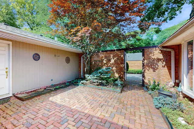 $389,000 | 4 Eton On Oxford Street, Rolling Meadows, IL 60008