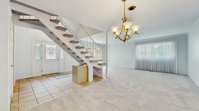 $389,000 | 4 Eton On Oxford Street, Rolling Meadows, IL 60008