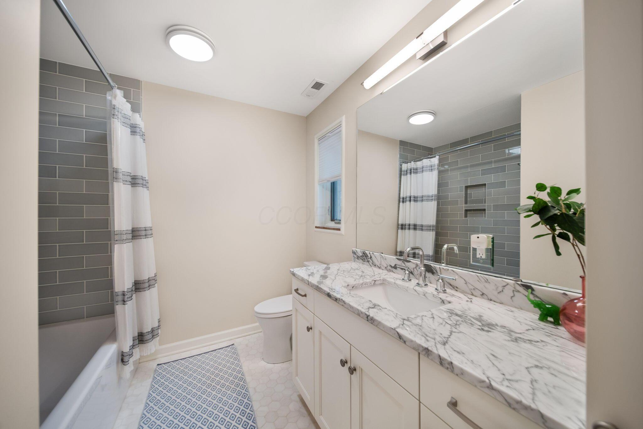 2670 Wexford Road Columbus, OH 43221 - Photo 38 of 56 Hall bathroom