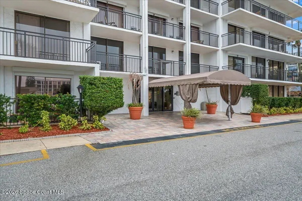 $2,000 | 2100 North Atlantic Avenue, Unit 207, Cocoa Beach, FL 32931