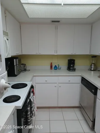 $2,000 | 2100 North Atlantic Avenue, Unit 207, Cocoa Beach, FL 32931