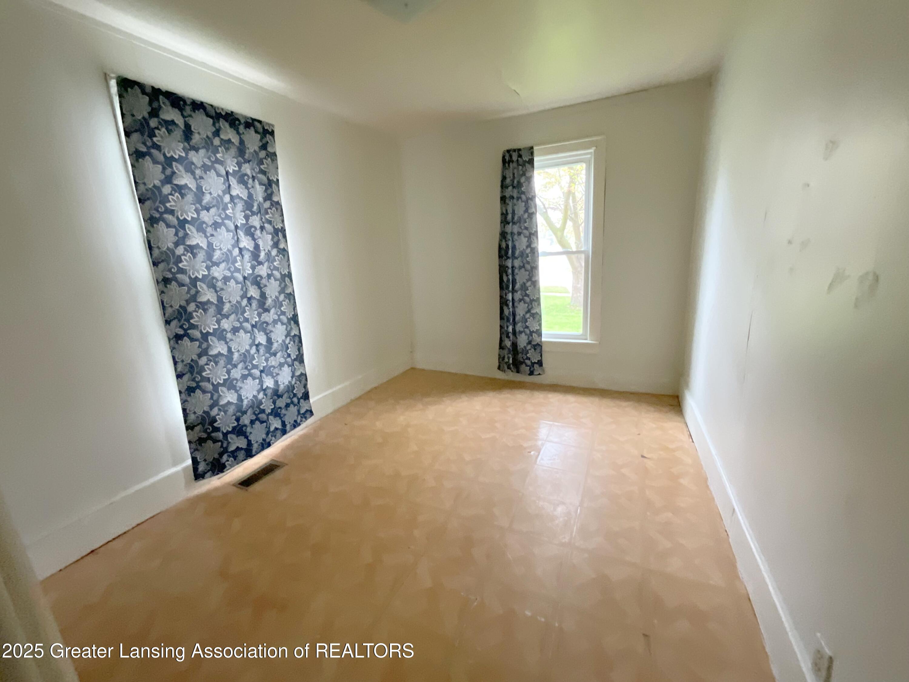 765 West Seminary Street Charlotte, MI 48813 - Photo 13 of 38 13