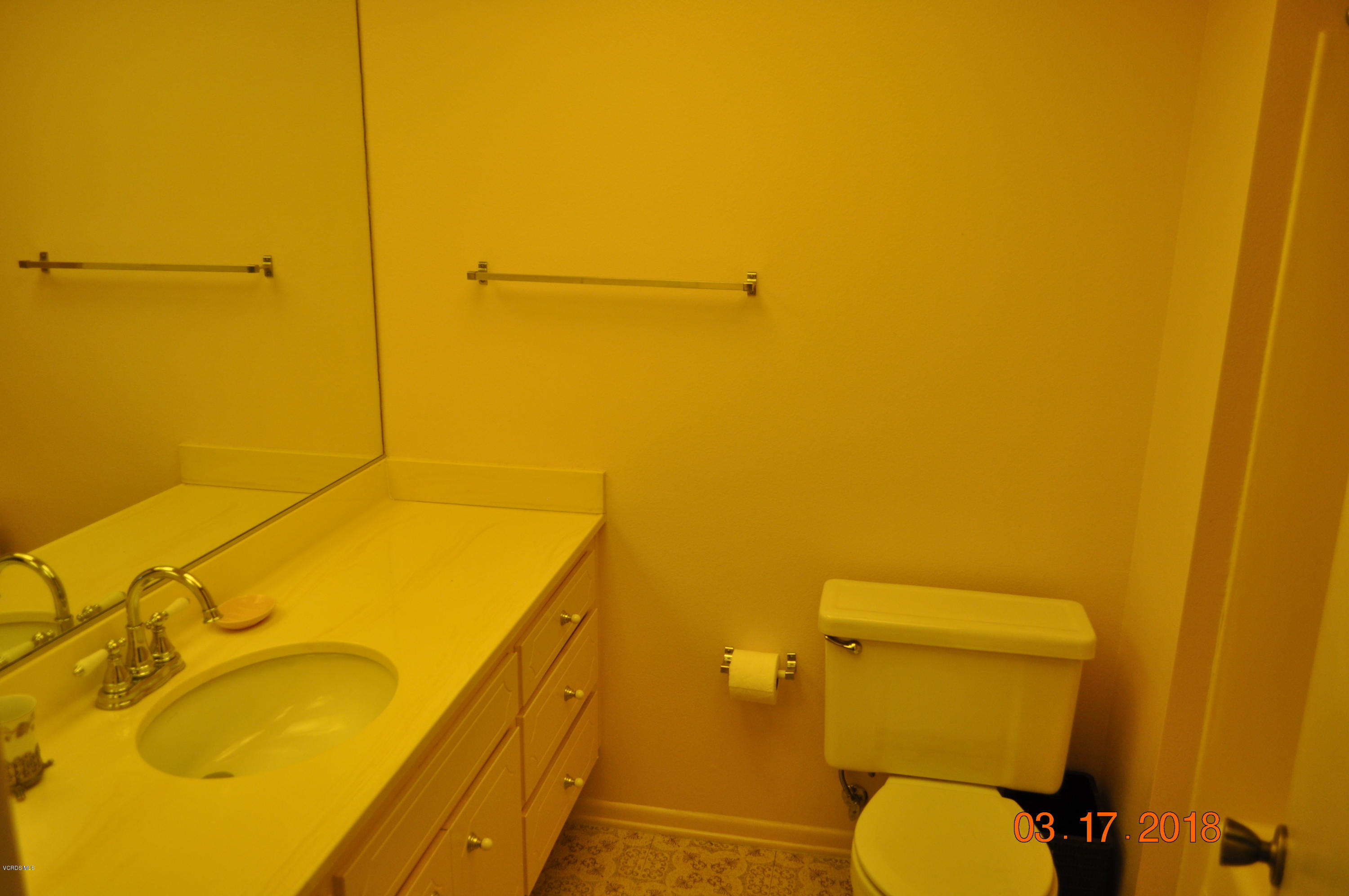 4875 Summit Avenue Simi Valley, CA 93063 - Photo 10 of 13 guest bath