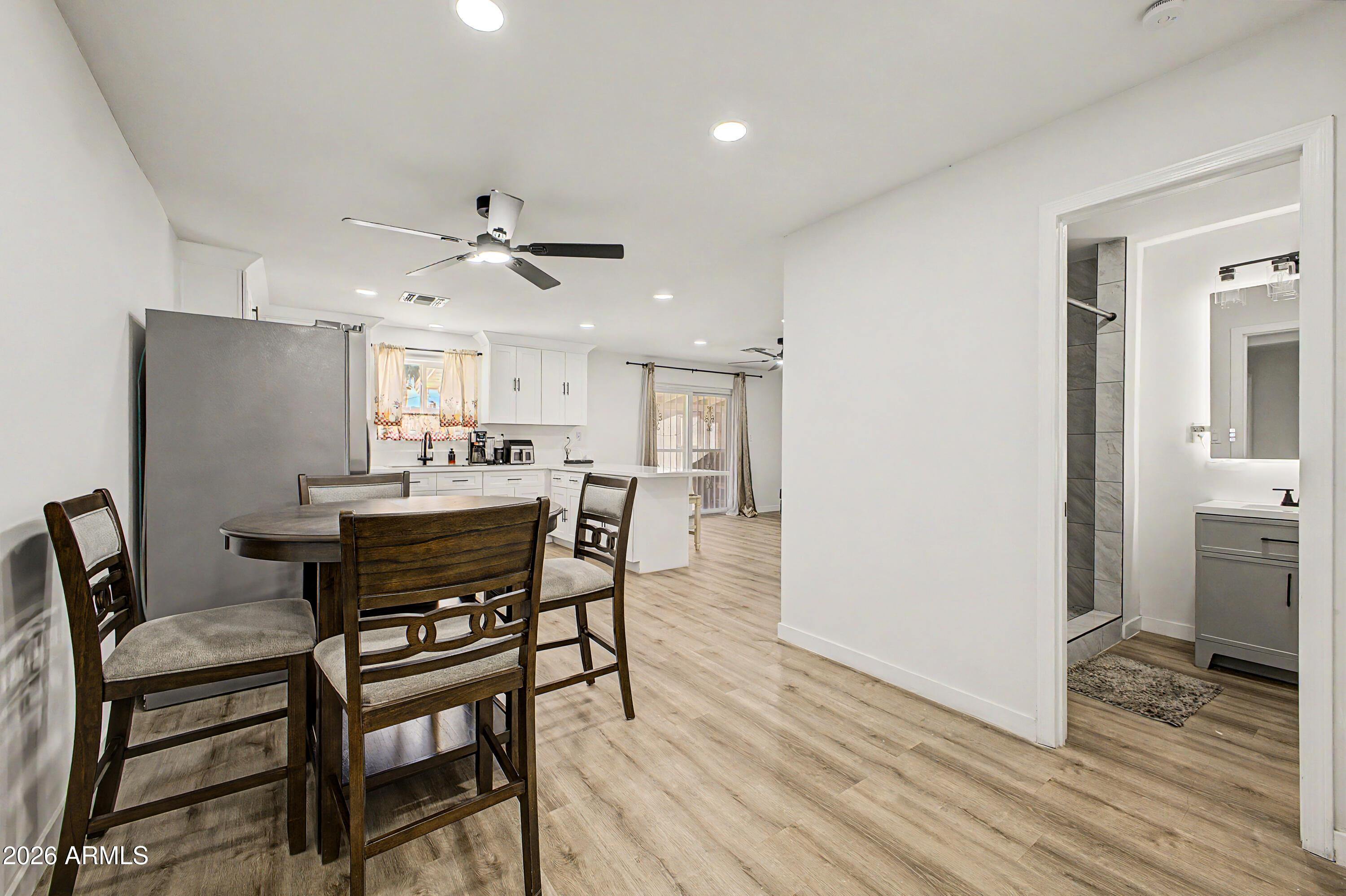 3901 West Elm Street Phoenix, AZ 85019 - Photo 4 of 18 11c19f7c9b49f0290ef9b753e08710c5