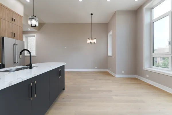 $5,000 | 1627 West Warren Boulevard, Unit 3, Chicago, IL 60612