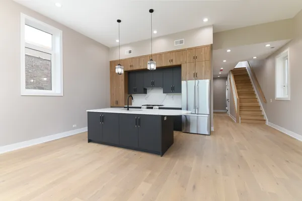 $5,000 | 1627 West Warren Boulevard, Unit 3, Chicago, IL 60612