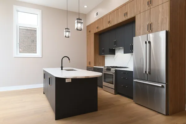 $5,000 | 1627 West Warren Boulevard, Unit 3, Chicago, IL 60612