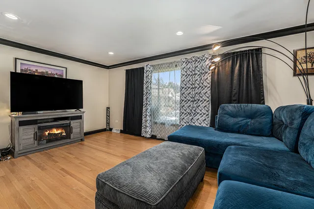 $259,000 | 309 Streamside Drive, Harvey, IL 60426