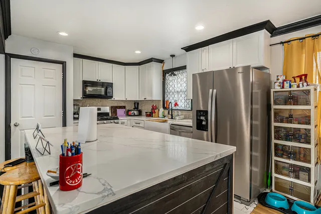 $259,000 | 309 Streamside Drive, Harvey, IL 60426