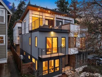 $809,950 | 9709 Roosevelt Way Northeast, Unit A, Seattle, WA 98115