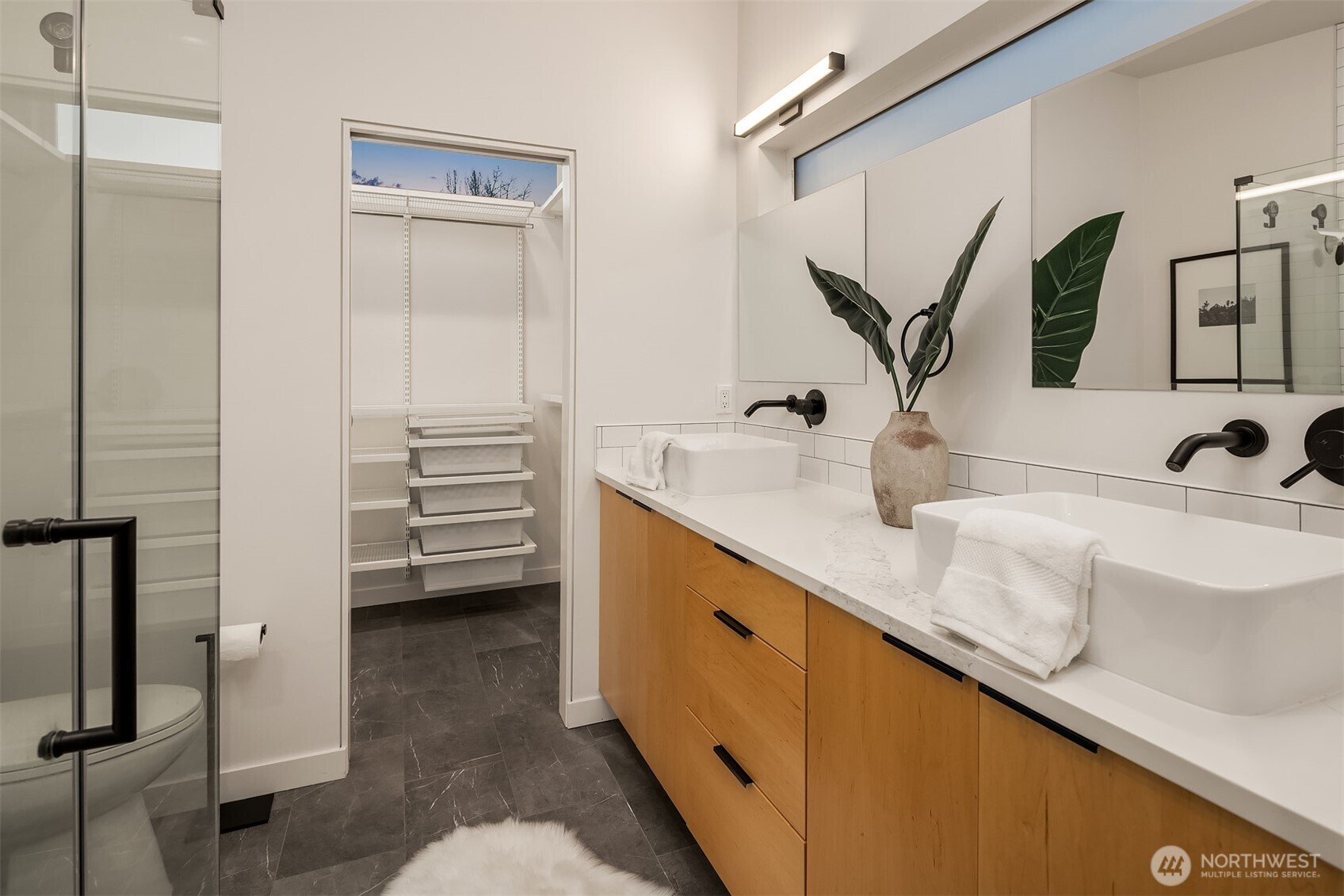 9709 Roosevelt Way Northeast, Unit A Seattle, WA 98115 - Photo 24 of 36