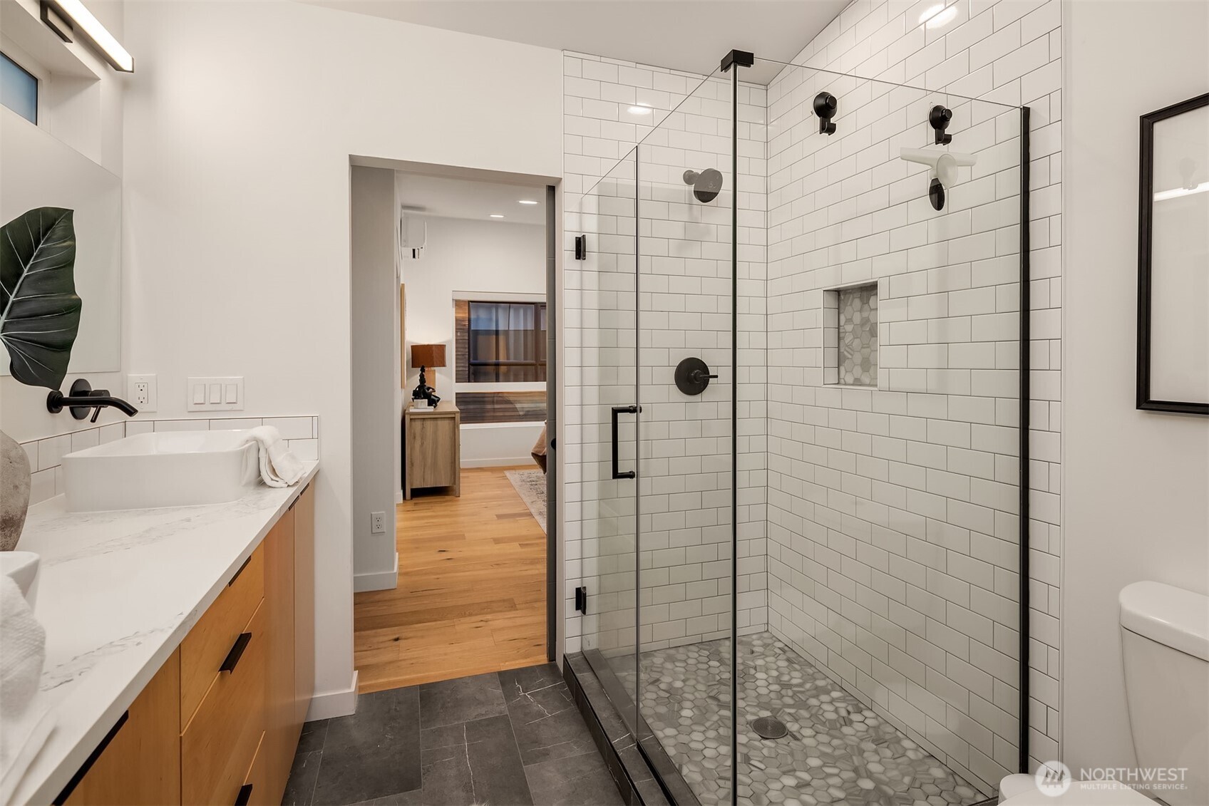 9709 Roosevelt Way Northeast, Unit A Seattle, WA 98115 - Photo 26 of 36