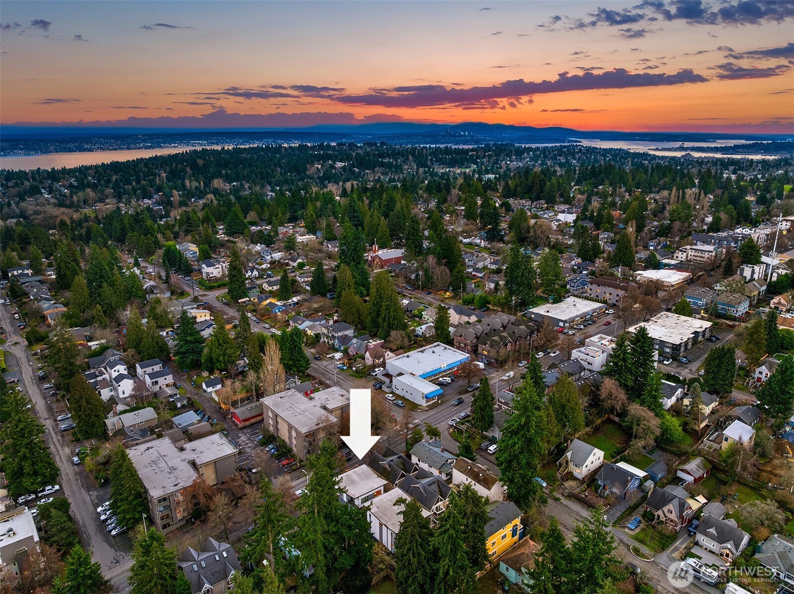 9709 Roosevelt Way Northeast, Unit A Seattle, WA 98115 - Photo 35 of 36