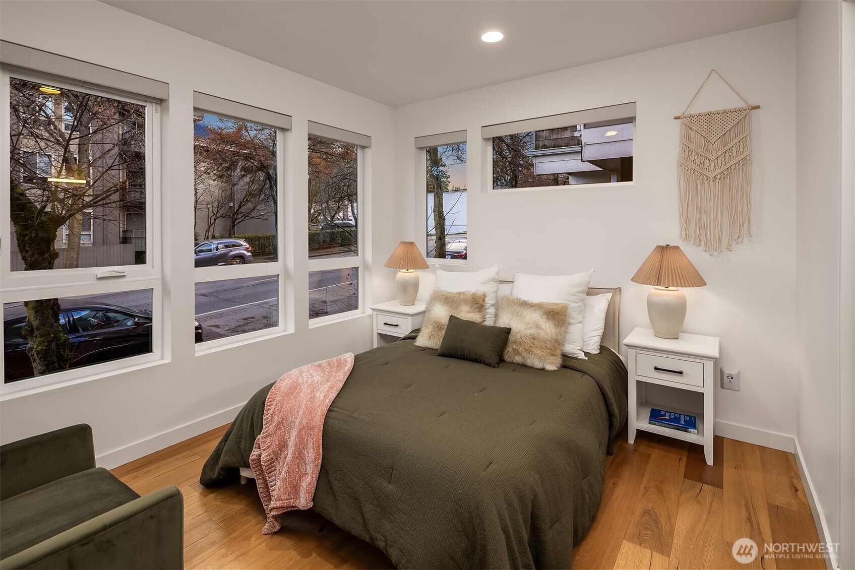 9709 Roosevelt Way Northeast, Unit A Seattle, WA 98115 - Photo 5 of 36