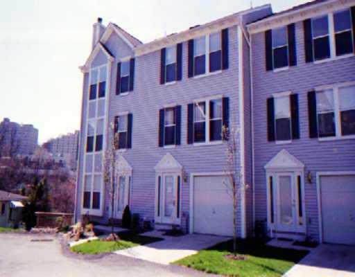 27 Hemingway Street, Unit 27 Pittsburgh, PA 15213 - Photo 1 of 1 Gallery Image 1