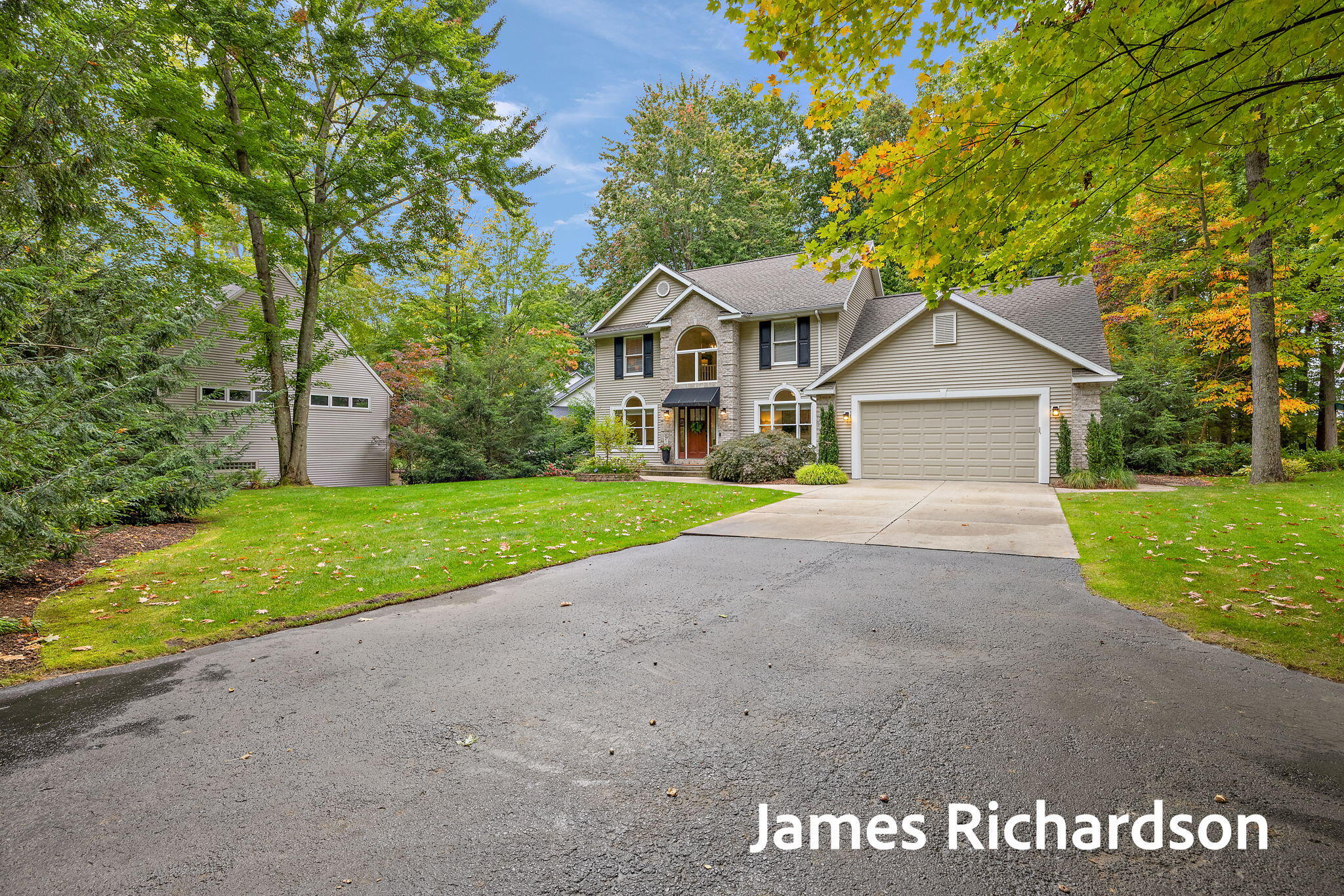 19053 North Fruitport Road Spring Lake, MI 49456 - Photo 3 of 88 89-web-or-mls-2R9A2479