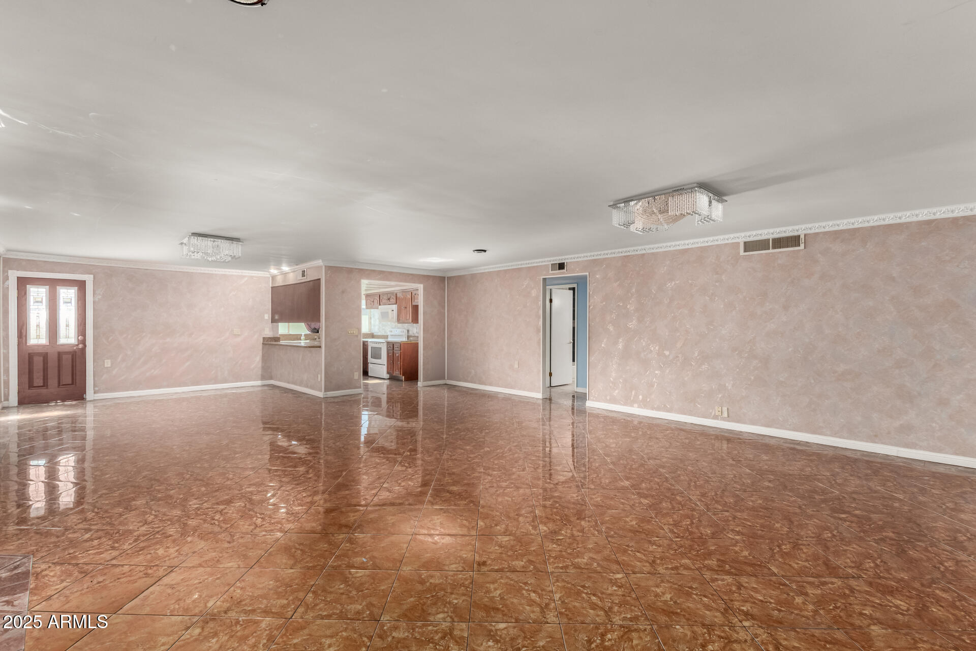 3135 West Echo Lane Phoenix, AZ 85051 - Photo 4 of 22 08-Echo