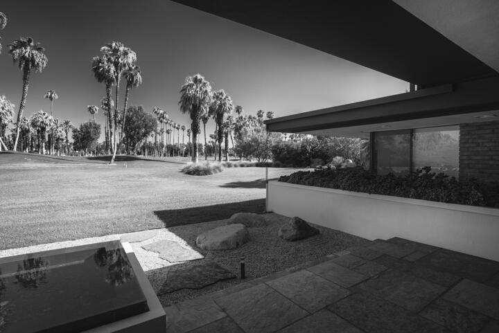 40555 Sand Dune Road Rancho Mirage, CA 92270 - Photo 4 of 10 a view of a lobby with a tv