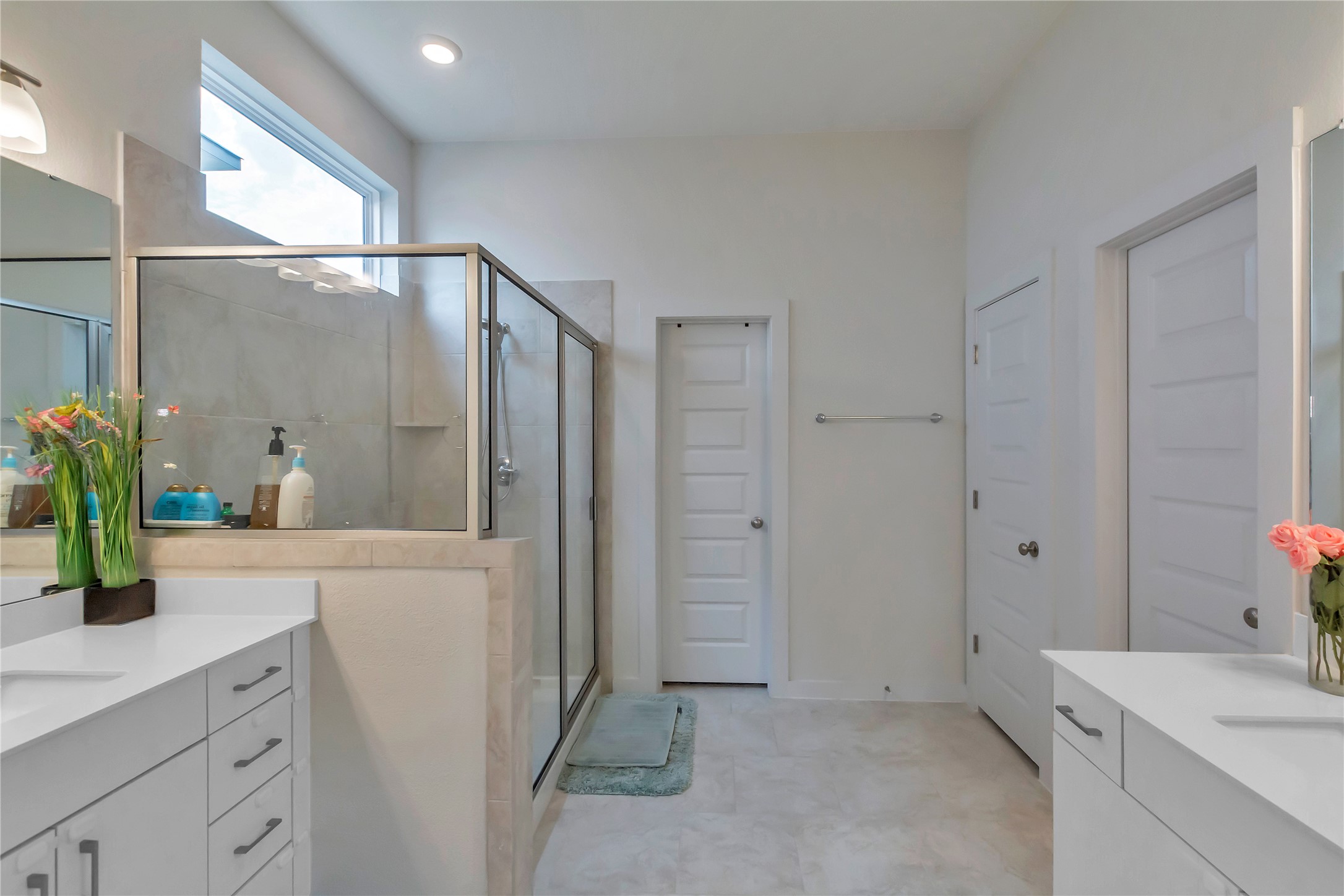 563 Saturnia Drive Georgetown, TX 78628 - Photo 21 of 29 a bathroom with a sink and a mirror