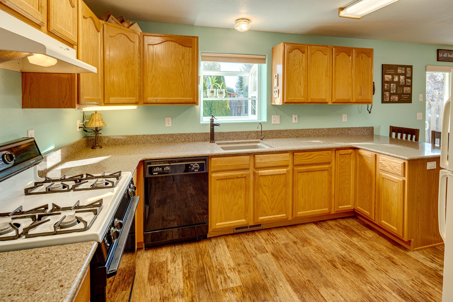 748 Northeast Mason Road Bend, OR 97701 - Photo 23 of 40 748-079