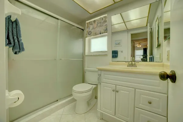 $2,000 | 1801 Ocean Drive, Unit 110, Boynton Beach, FL 33426