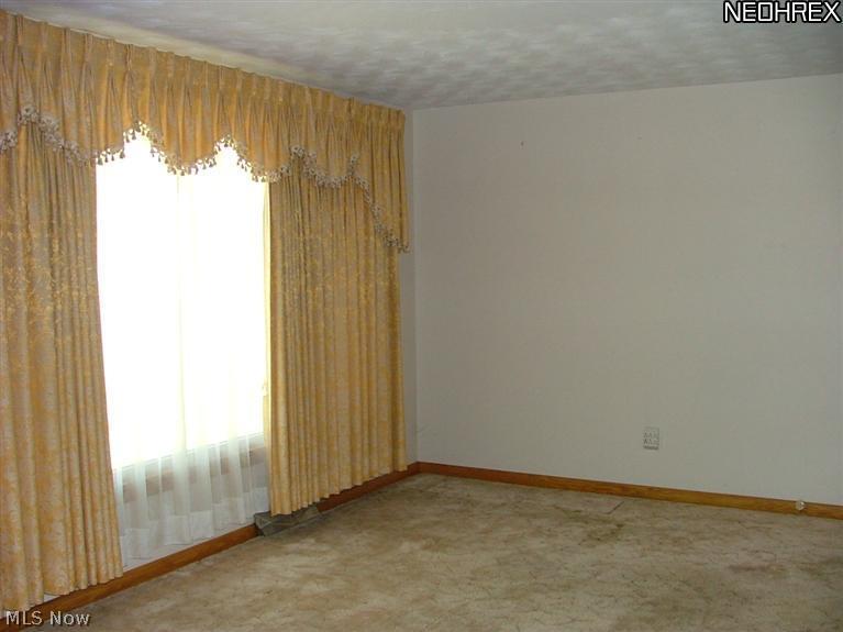 6390 Creston Road Southwest Canton, OH 44706 - Photo 4 of 17 Gallery Image 4