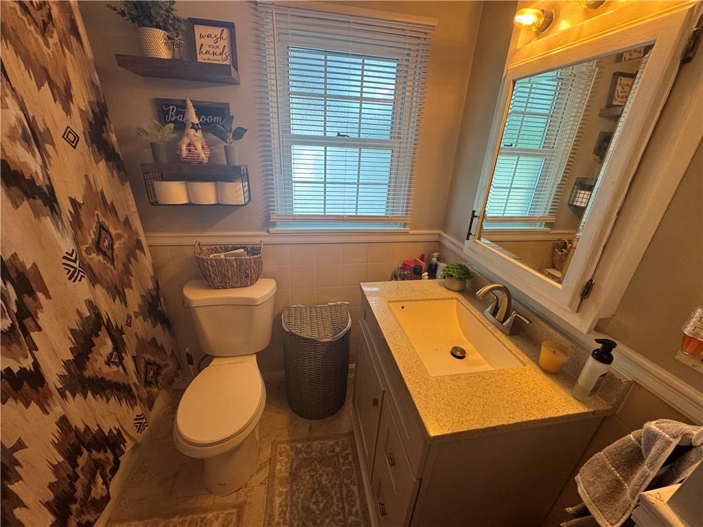 15-16 Ring Street Rural Ridge, PA 15075 - Photo 8 of 39 a bathroom with a toilet sink and tub