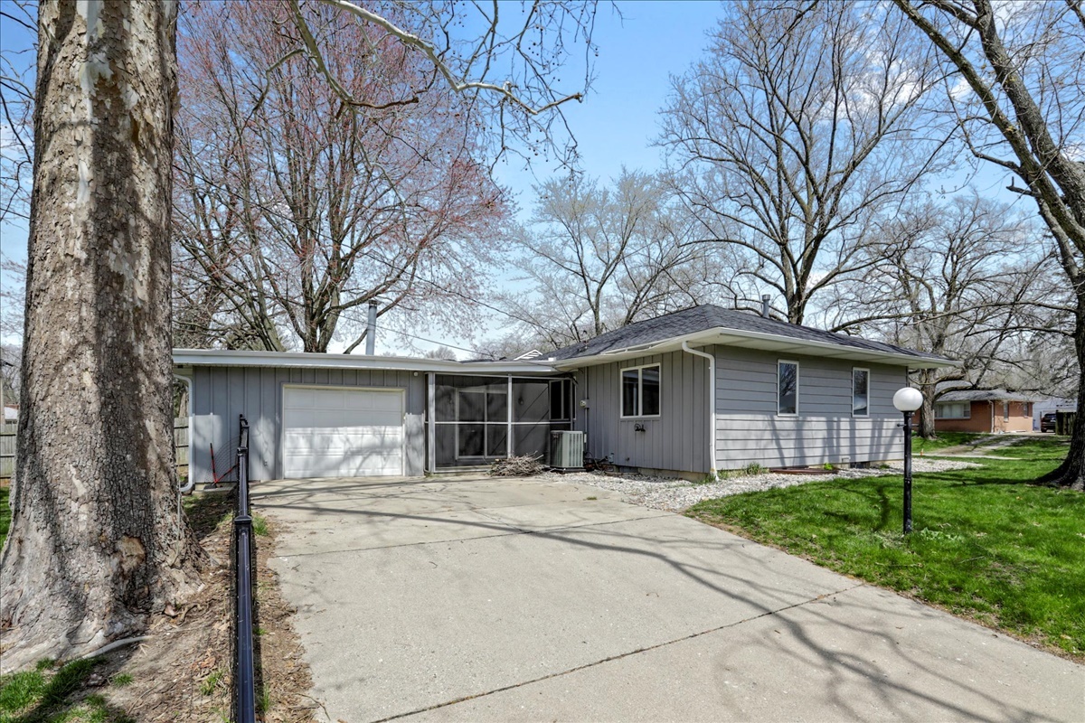 1205 Grant Place Urbana, IL 61801 - Photo 2 of 24