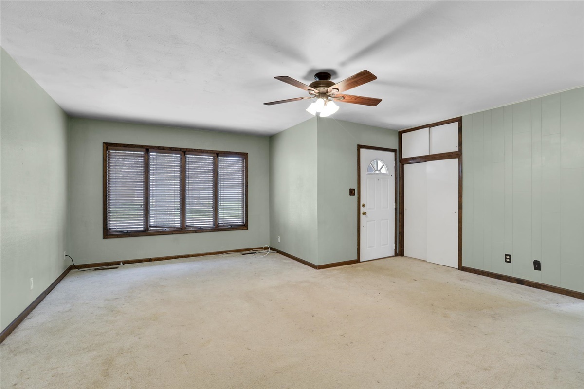 1205 Grant Place Urbana, IL 61801 - Photo 3 of 24