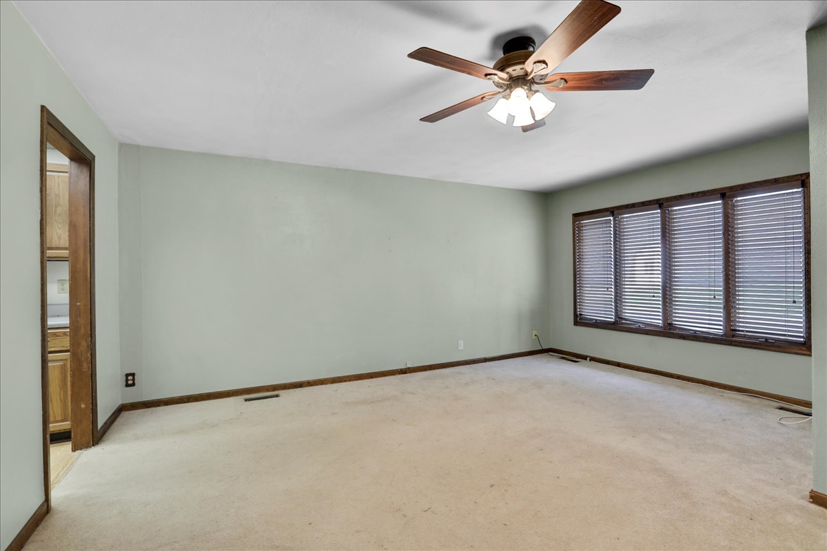 1205 Grant Place Urbana, IL 61801 - Photo 4 of 24