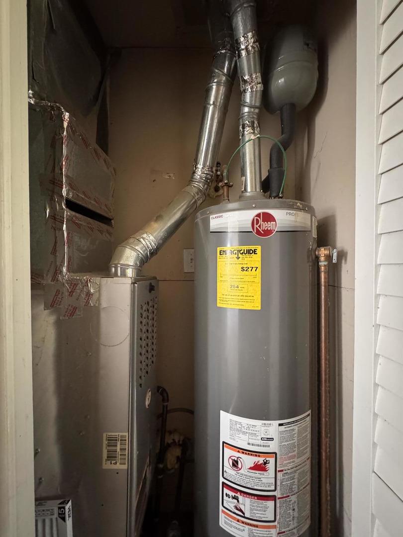 3312 Maple Lane Hazel Crest, IL 60429 - Photo 24 of 27 a close view of an entryway