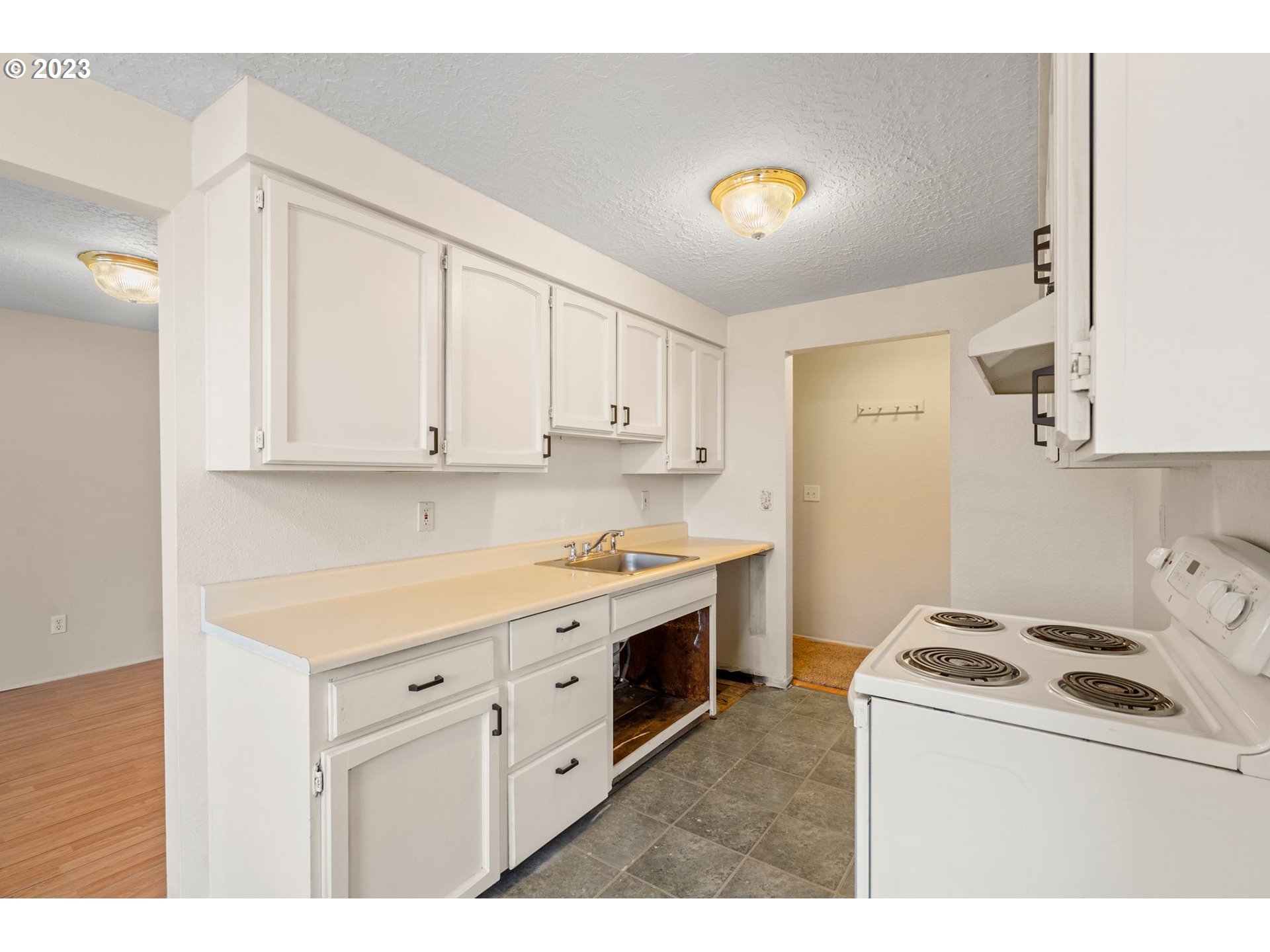 2207 Northeast 23rd Street Gresham, OR 97030 - Photo 11 of 26 Kitchen