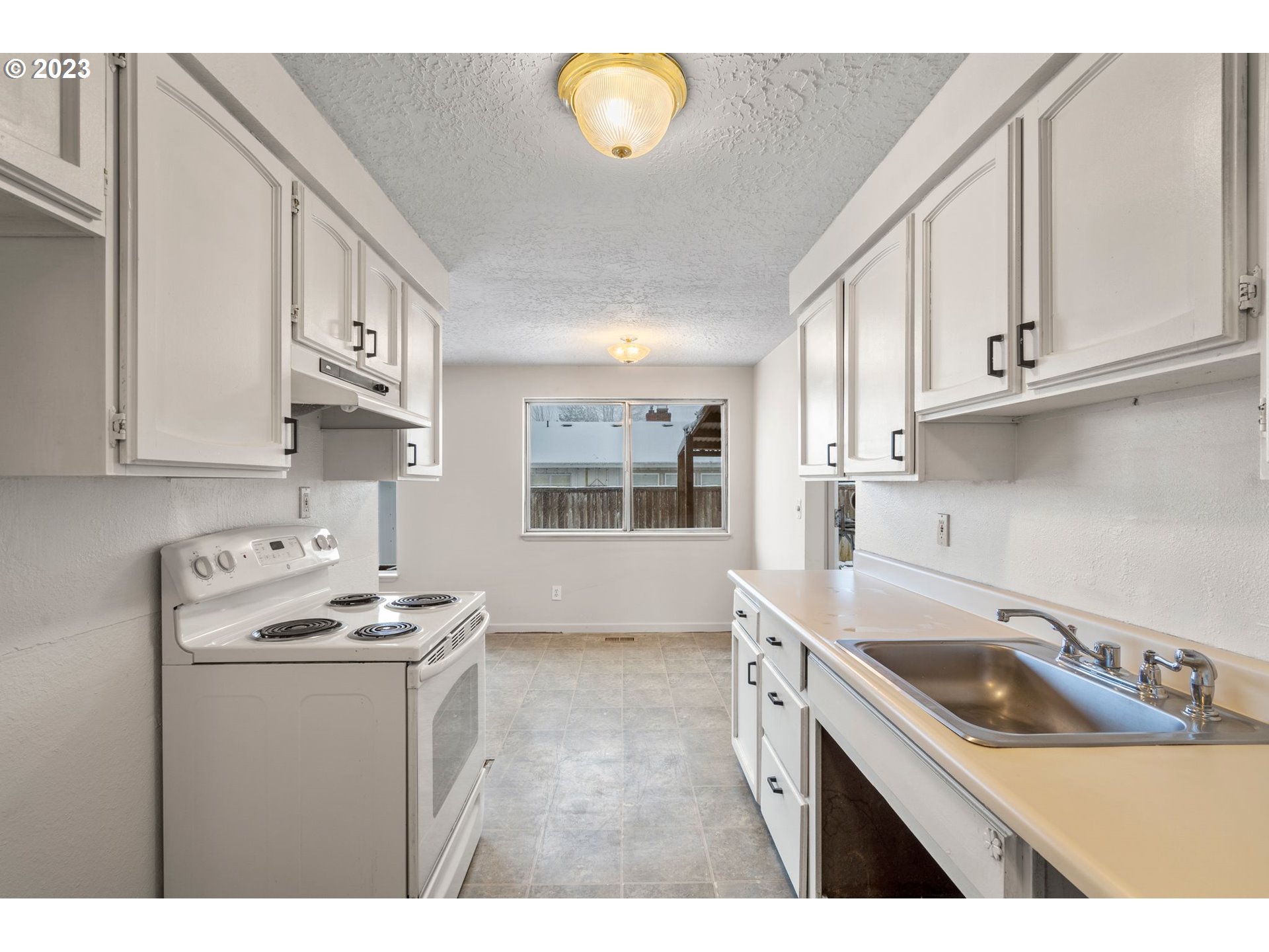 2207 Northeast 23rd Street Gresham, OR 97030 - Photo 10 of 26 Kitchen