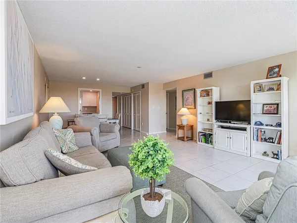 $425,000 | 5300 Florida A1A, Unit 403, Vero Beach, FL 32963