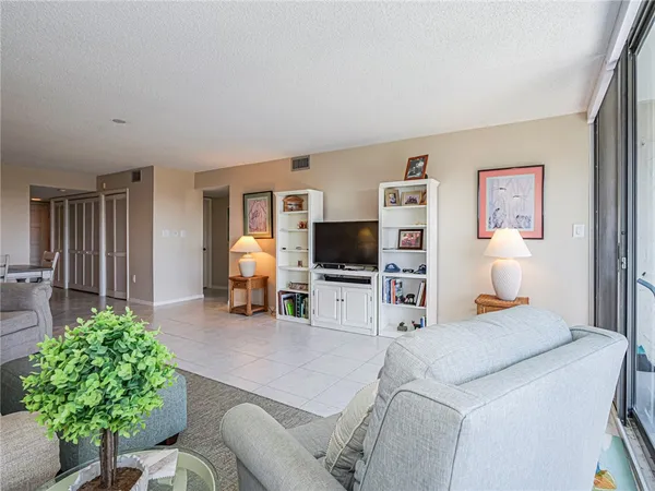 $425,000 | 5300 Florida A1A, Unit 403, Vero Beach, FL 32963