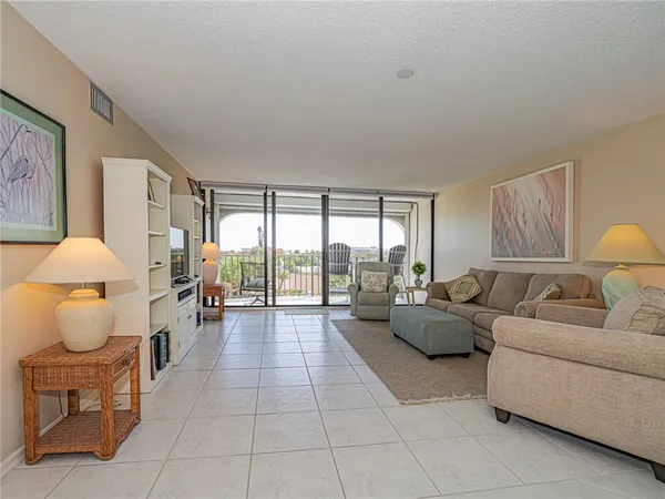 $425,000 | 5300 Florida A1A, Unit 403, Vero Beach, FL 32963