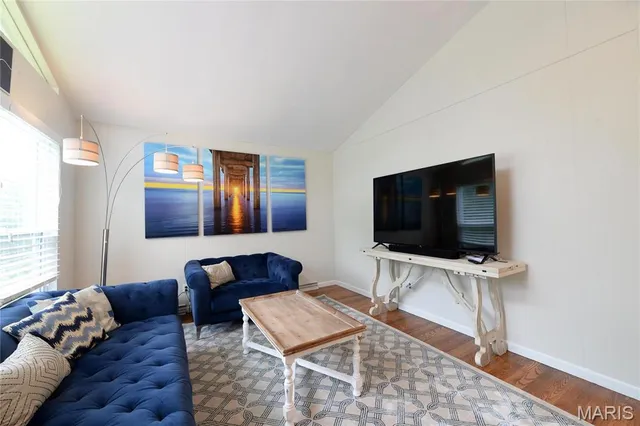 $1,895 | 220 Chamberlin Drive, Ballwin, MO 63021